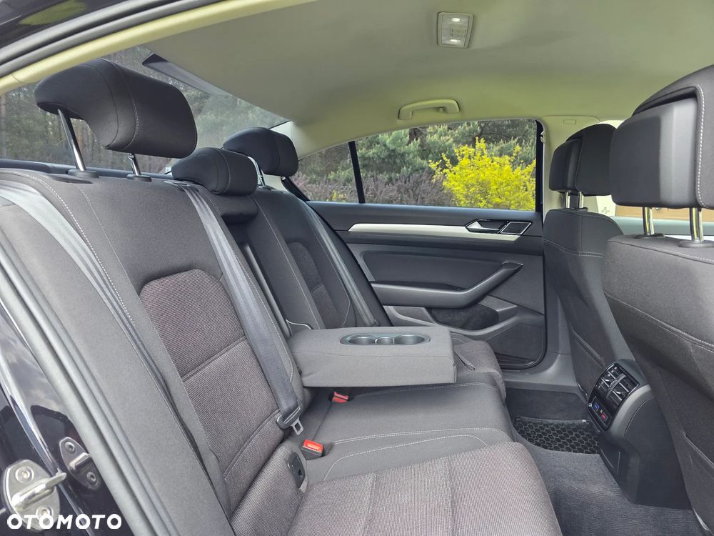 Volkswagen Passat - 21