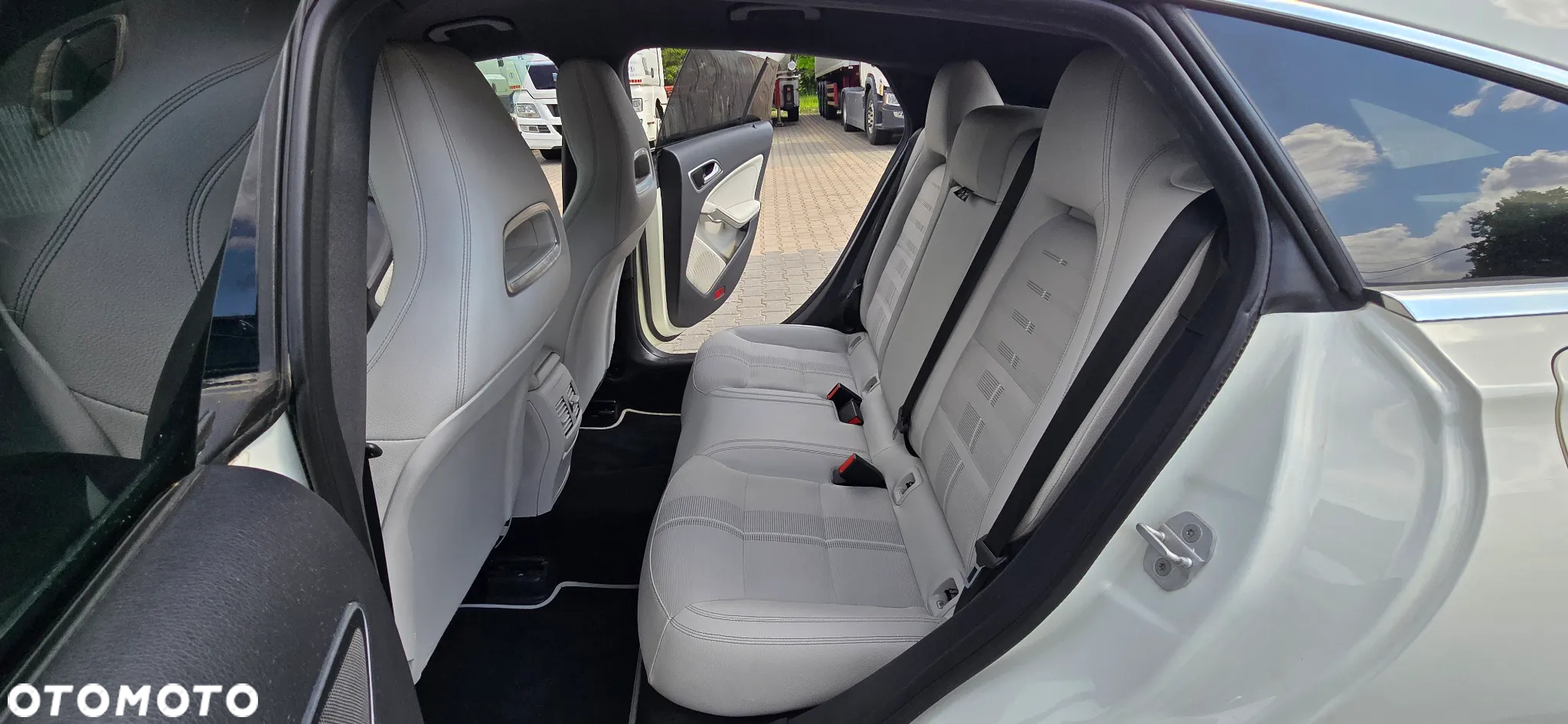 Mercedes-Benz CLA 200 7G-DCT Urban - 9