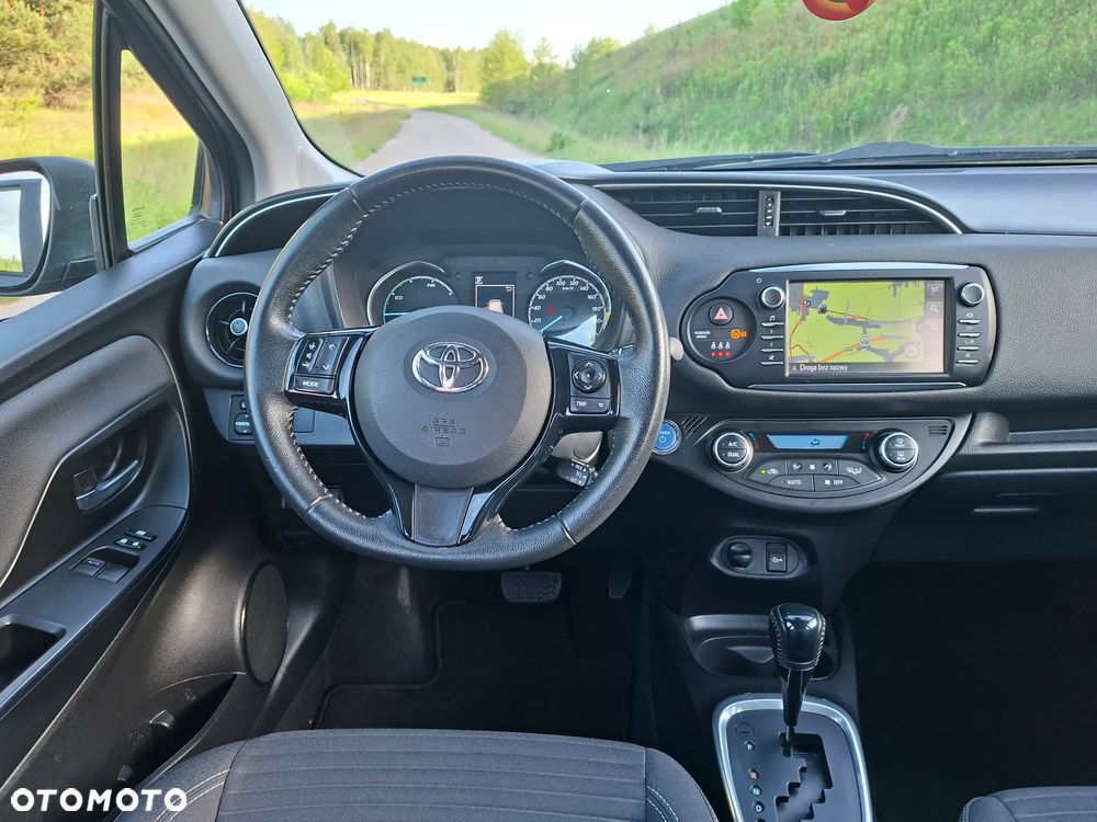Toyota Yaris Hybrid 100 Active EU6 - 21