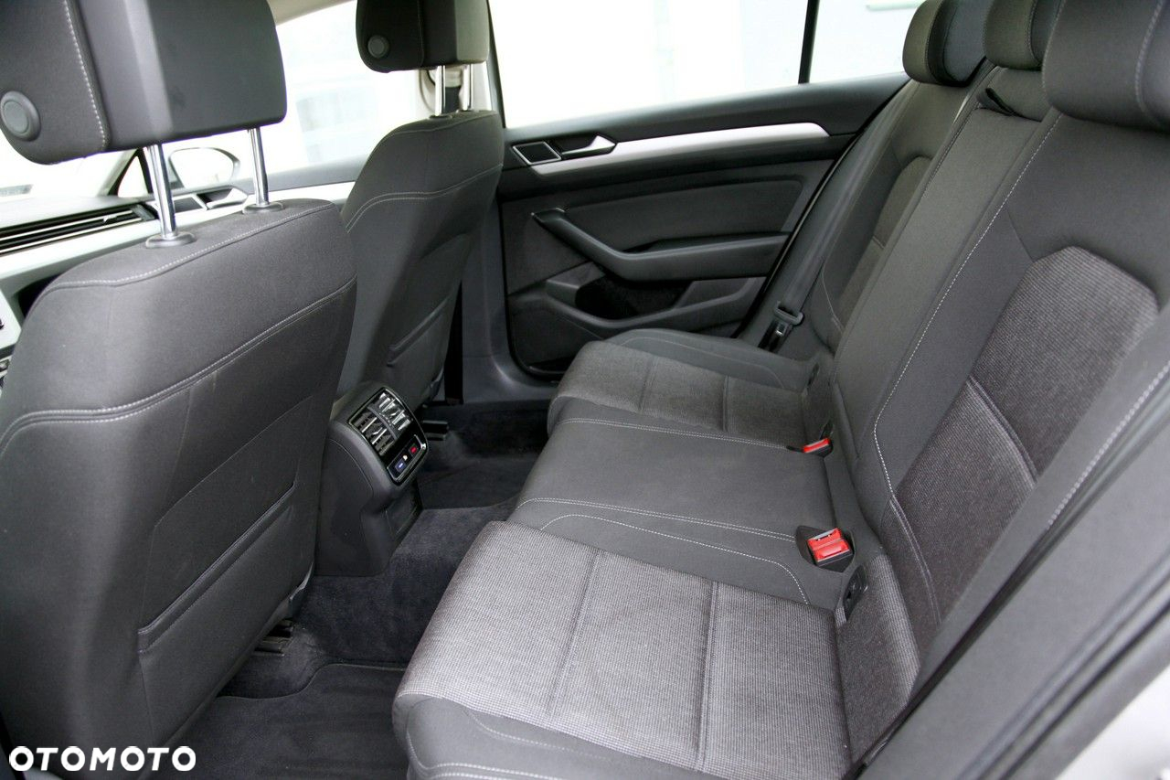 Volkswagen Passat 1.8 TSI BMT Comfortline - 16