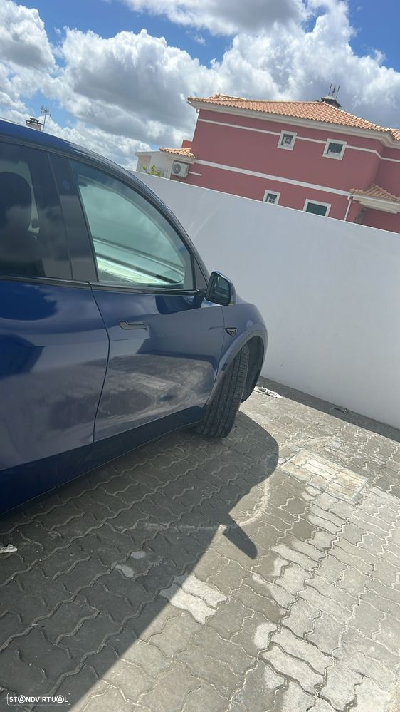 Tesla Model Y - 7