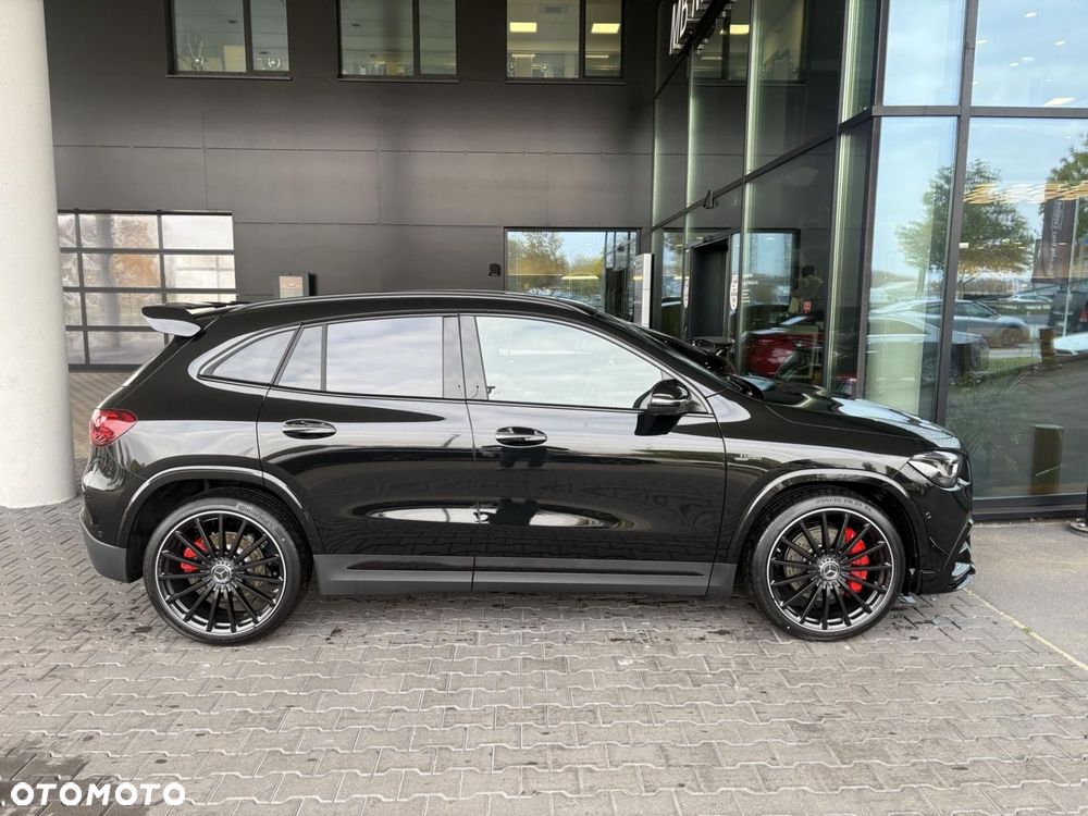 Mercedes-Benz GLA - 4