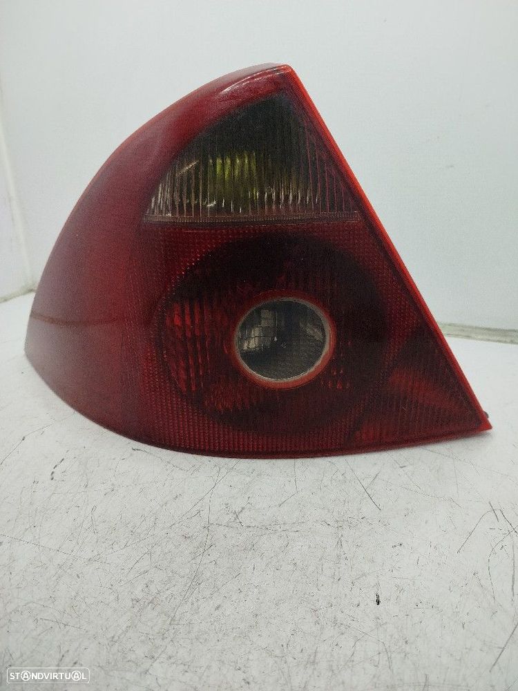 Farolim Stop Esq Ford Mondeo Iii Três Volumes (B4y) - 2