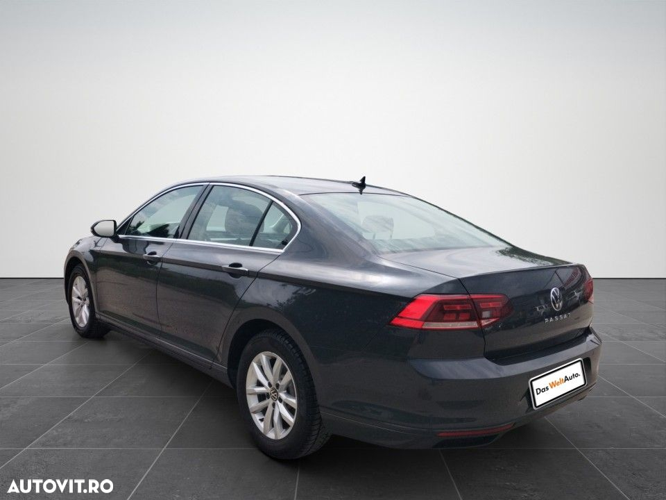 Volkswagen Passat - 4