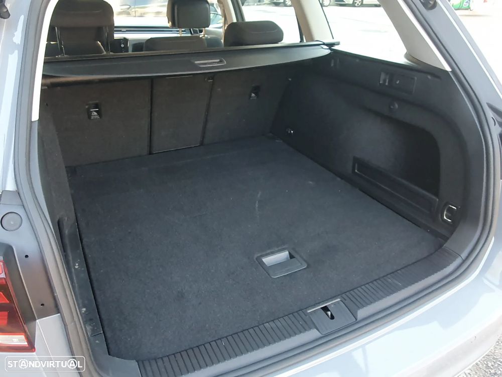 VW Passat Variant 2.0 TDi Business DSG - 10