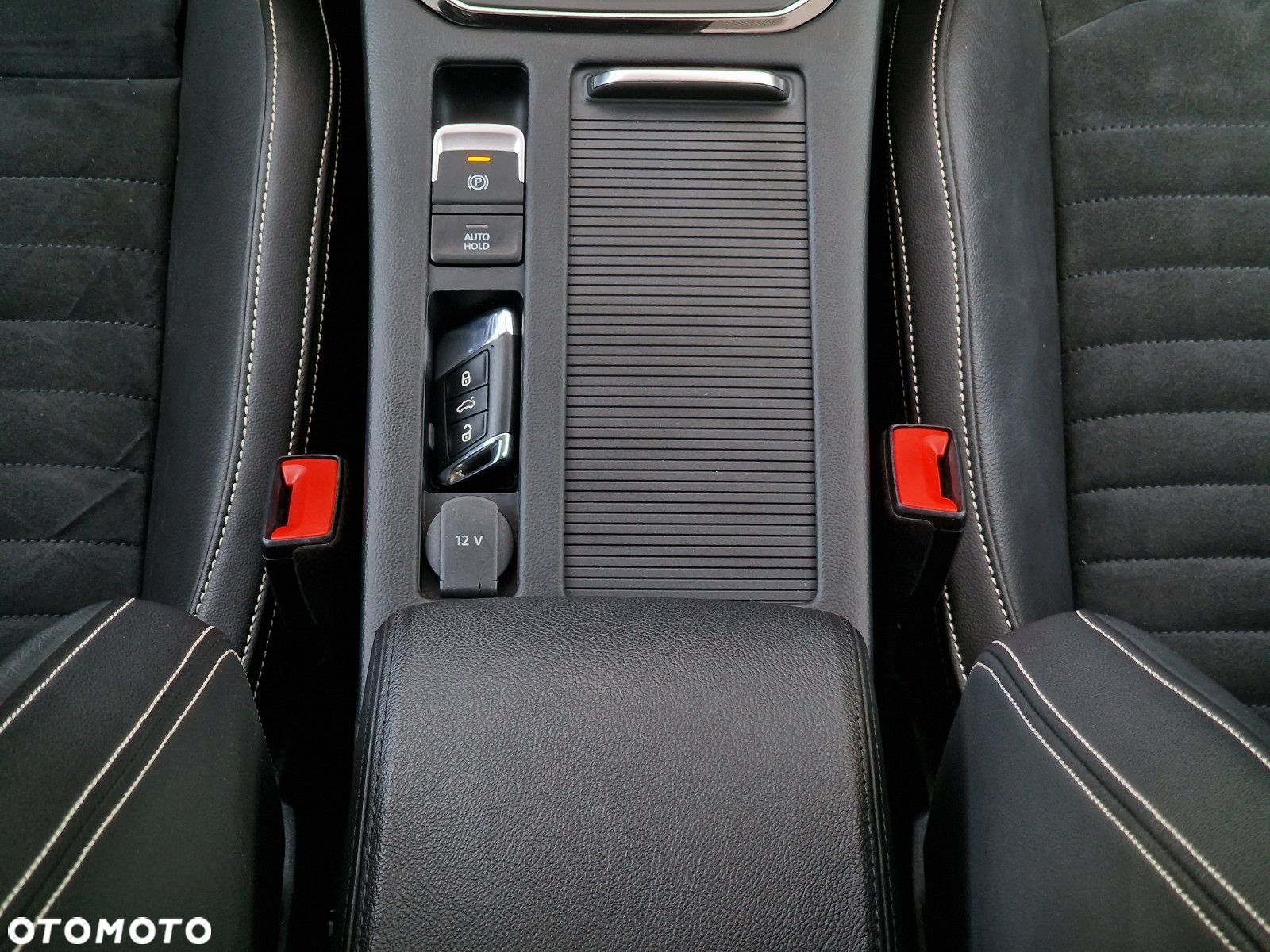 Volkswagen Passat 2.0 TDI Elegance DSG - 21