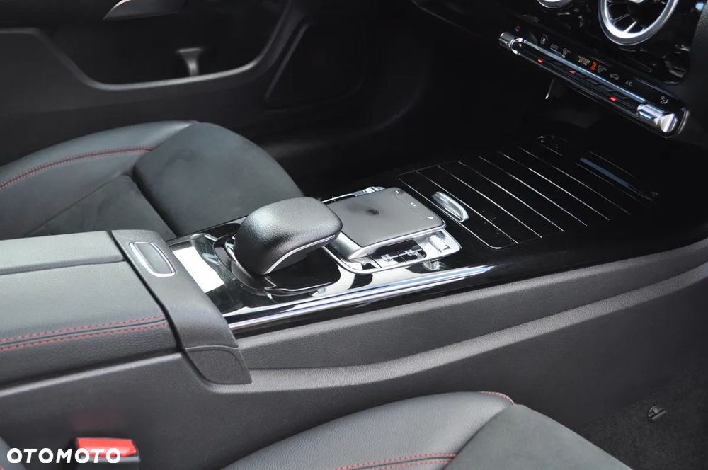 Mercedes-Benz CLA 200 AMG Line 7G-DCT - 36