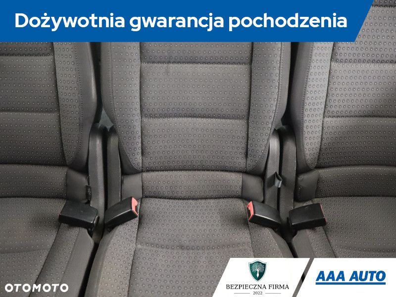 Volkswagen Touran - 12