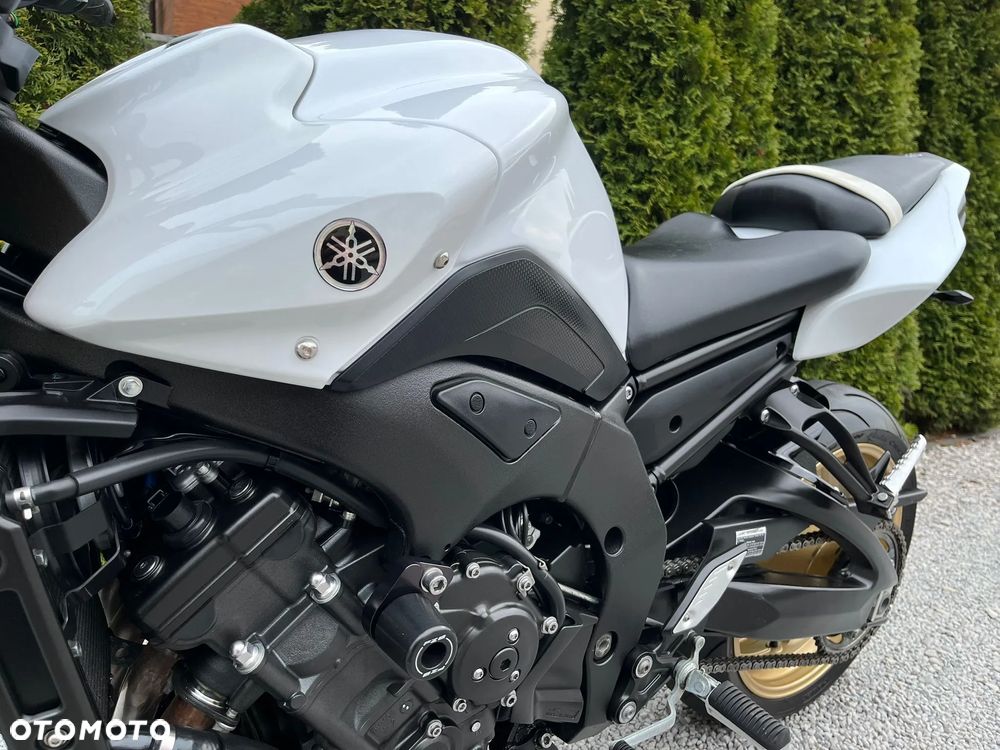 Yamaha FZ8 - 17