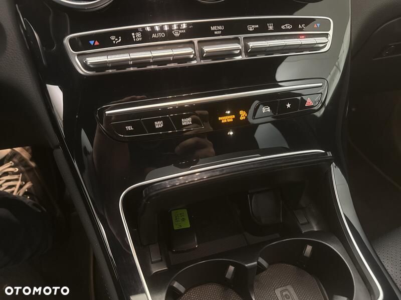Mercedes-Benz GLC 300 e 4-Matic - 17