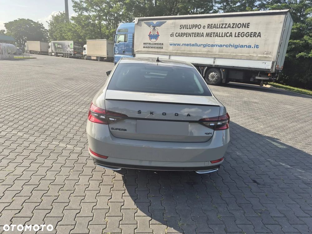 Skoda Superb 2.0 TDI SCR 4x4 Sportline DSG - 16