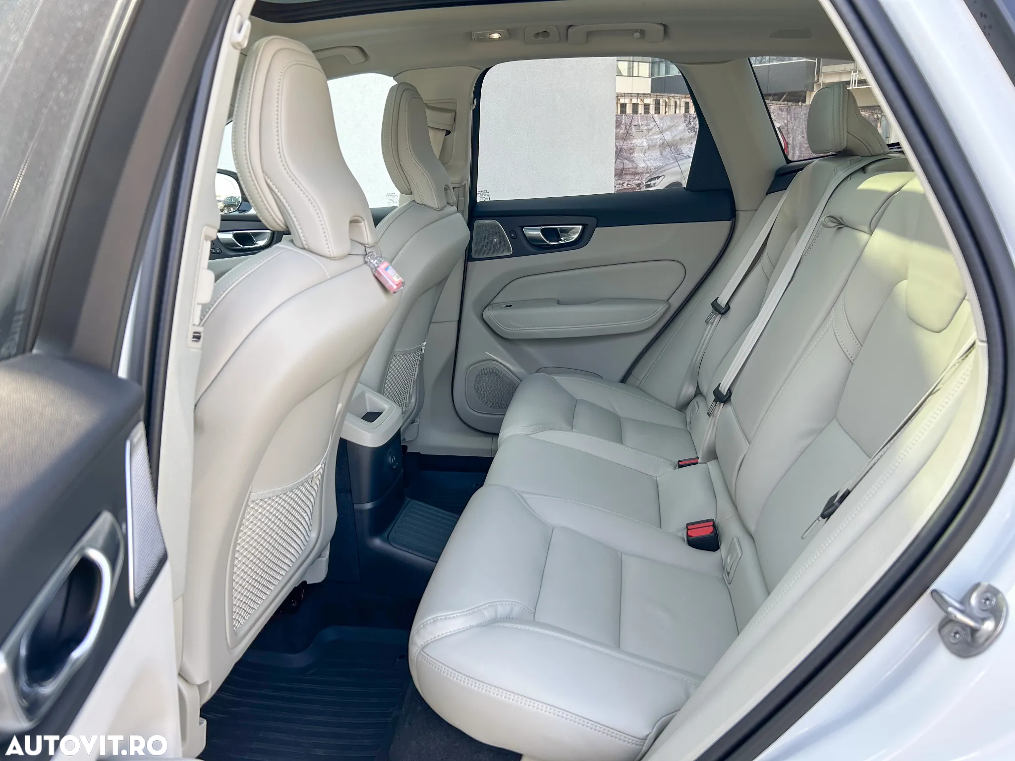 Volvo XC 60 Recharge T8 AWD AT Ultimate Dark - 24