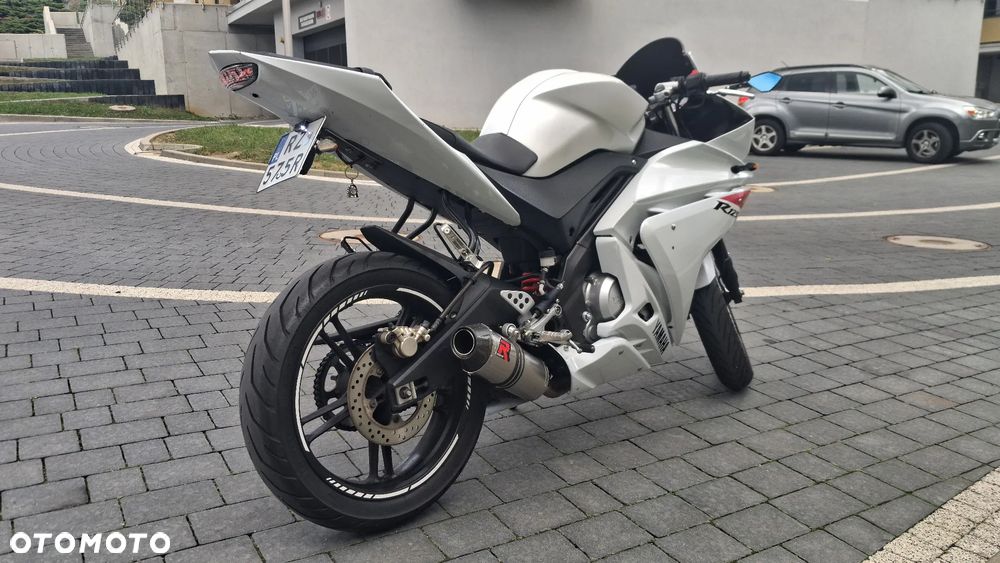 Yamaha YZF - 4