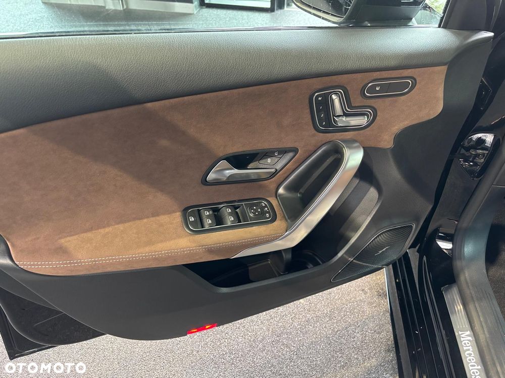 Mercedes-Benz Klasa A 220 4-Matic AMG Line 8G-DCT - 4