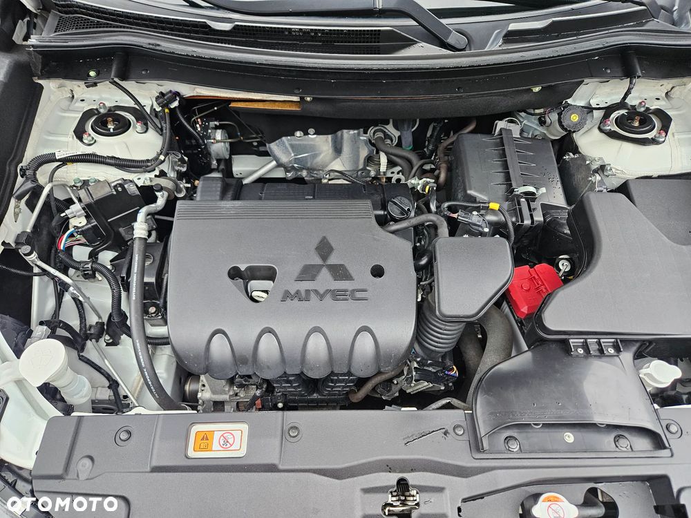 Mitsubishi Outlander 2.0 Invite + 2WD - 41