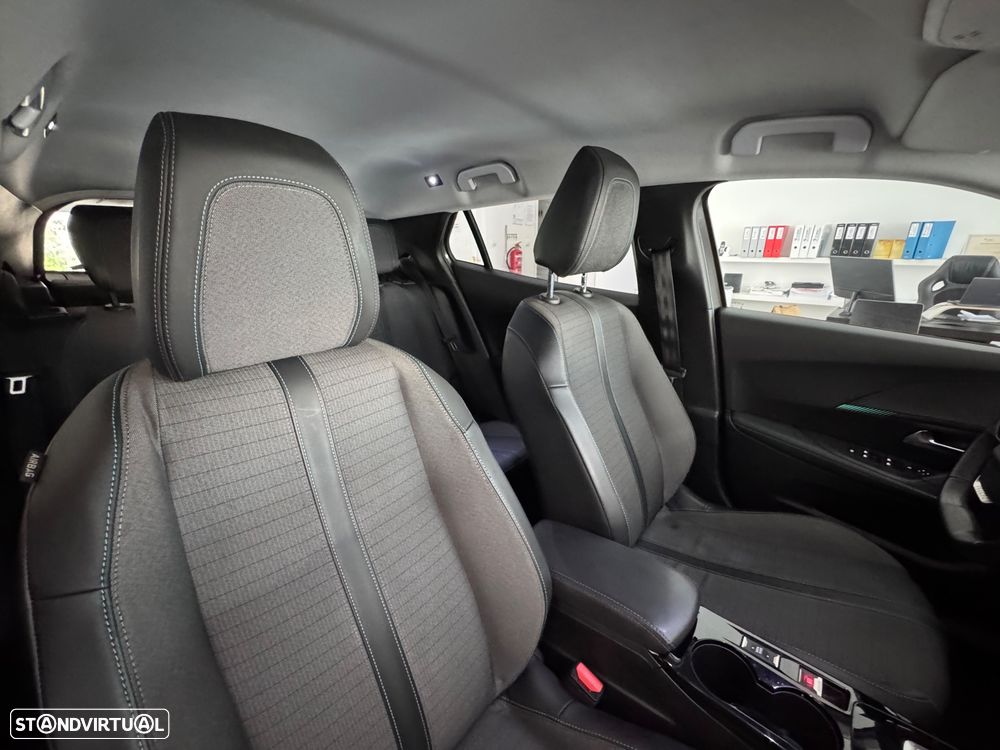 Peugeot 2008 1.2 PureTech Allure EAT8 - 25