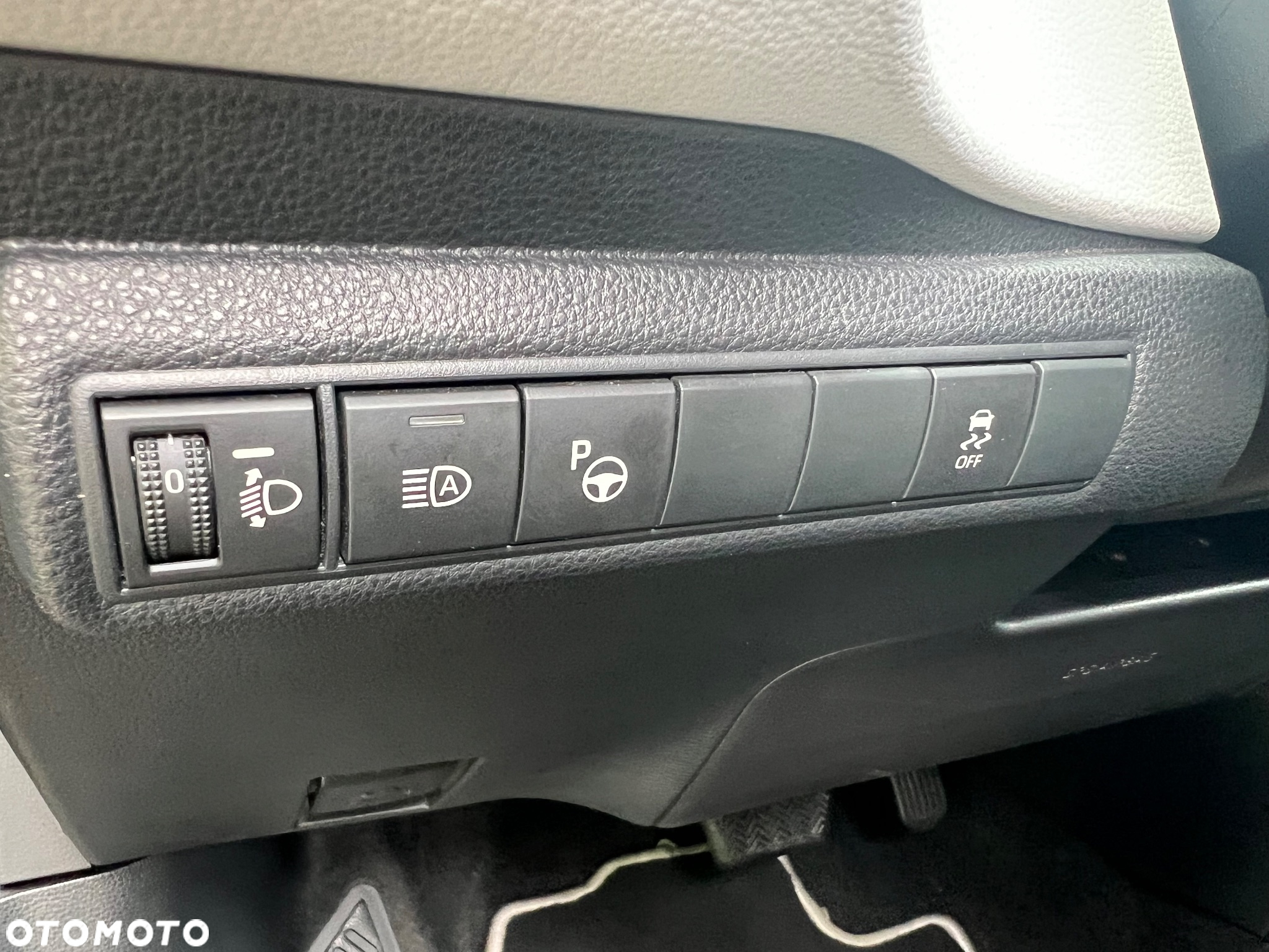 Toyota Corolla 2.0 Hybrid Comfort - 16