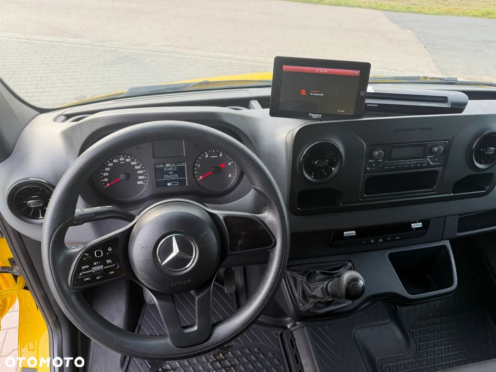 Mercedes-Benz Sprinter - 12