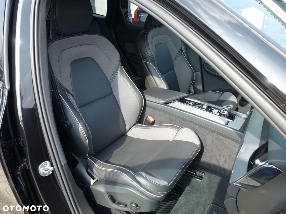 Volvo XC 60 B5 B AWD Plus Black Edition - 12