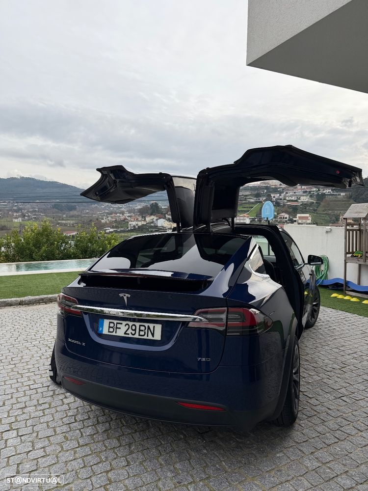 Tesla Model X 75D - 14