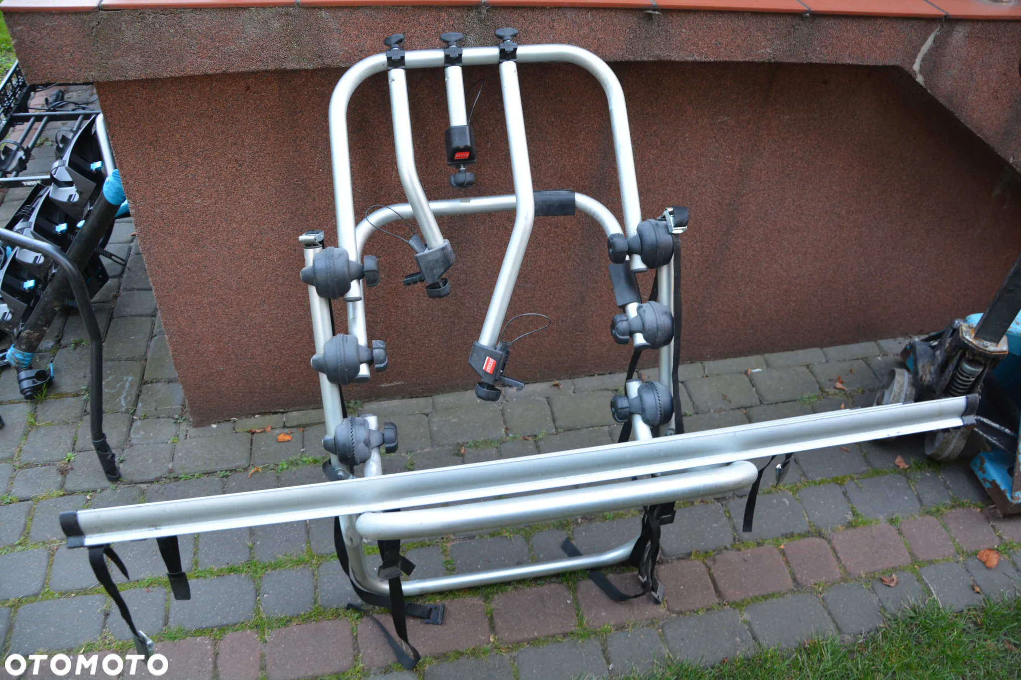 Bagażnik na 3 rowery mocowany na tył auta aluminiowy - 2