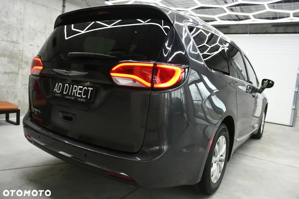 Chrysler Pacifica - 8