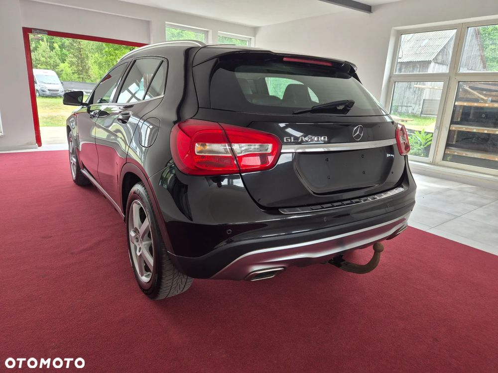 Mercedes-Benz GLA 200 7G-DCT - 8