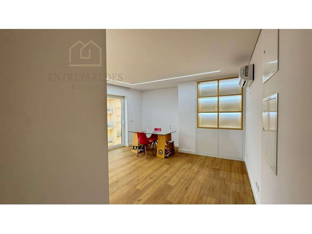 Apartamento T1 com varanda para comprar no centro do Porto - Grande imagem: 5/21