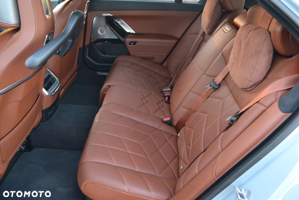 BMW Seria 7 M760e xDrive - 12