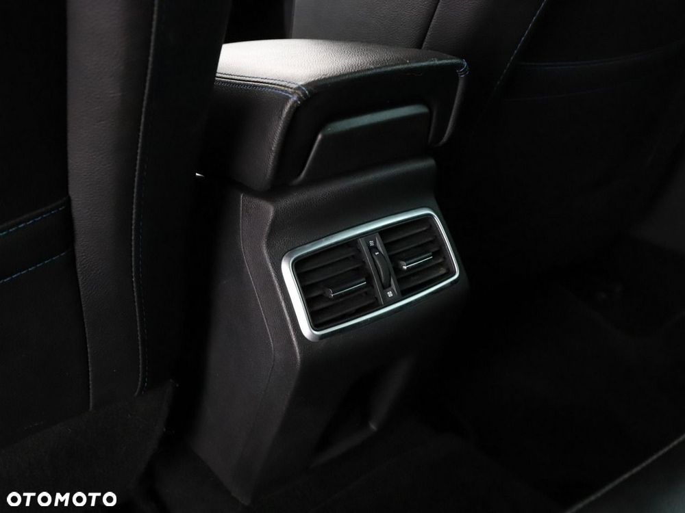 Renault Megane ENERGY TCe 205 EDC GT - 39