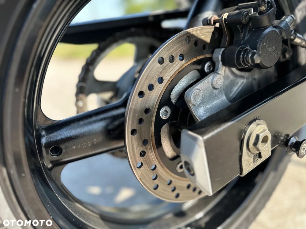 Suzuki GSX - 16