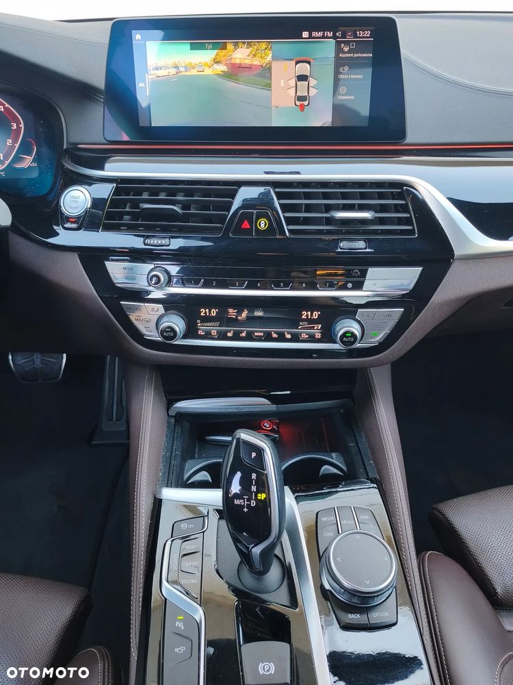 BMW Seria 5 M550i xDrive sport - 25