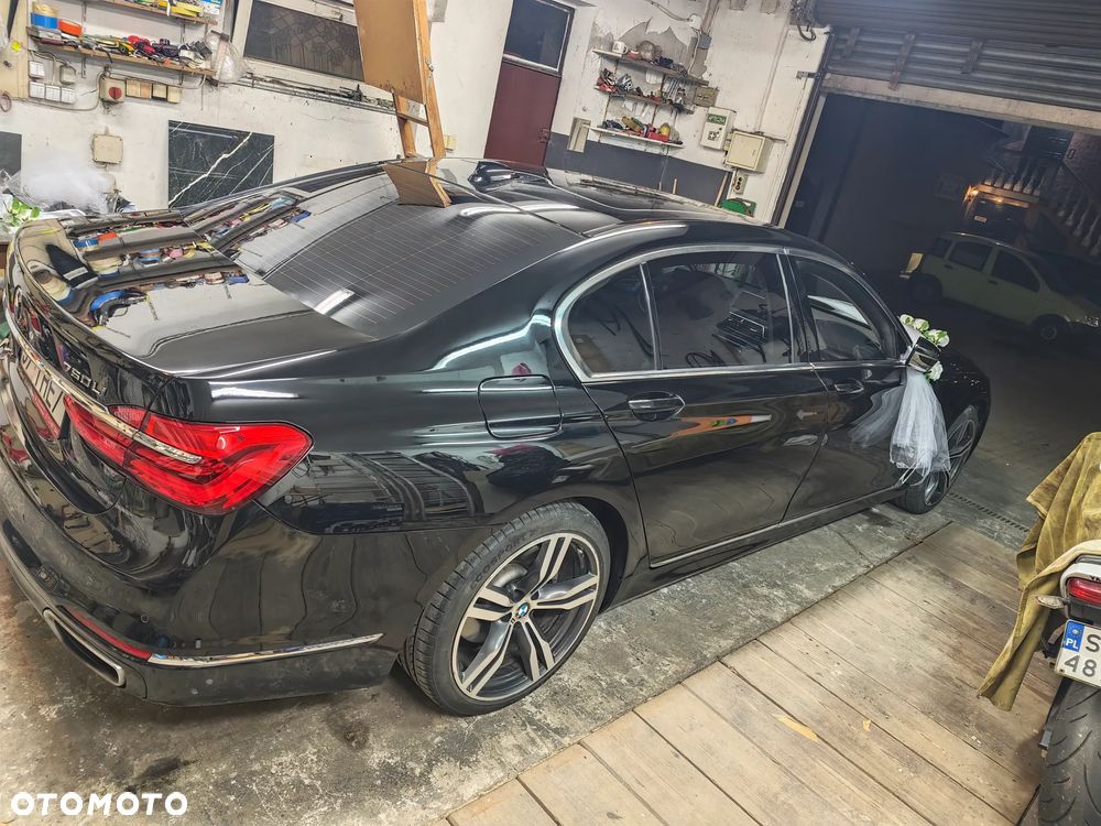 BMW Seria 7 750Li xDrive - 17