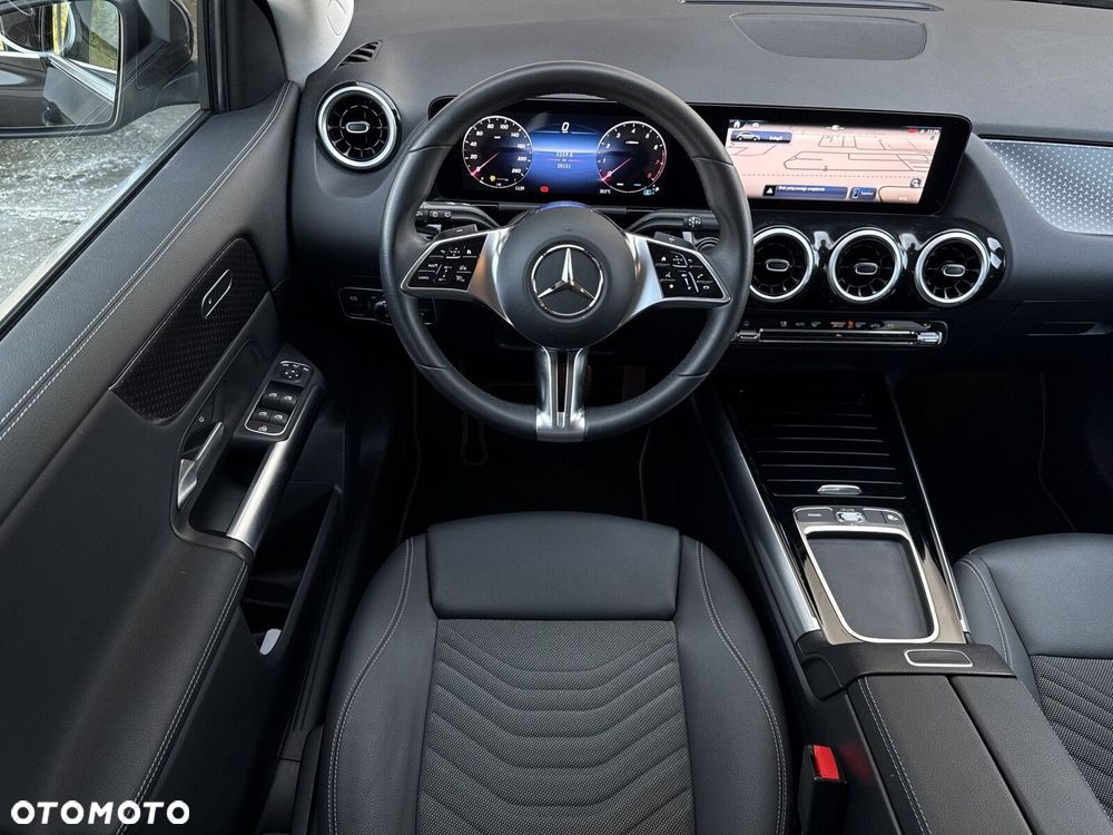 Mercedes-Benz GLA - 13