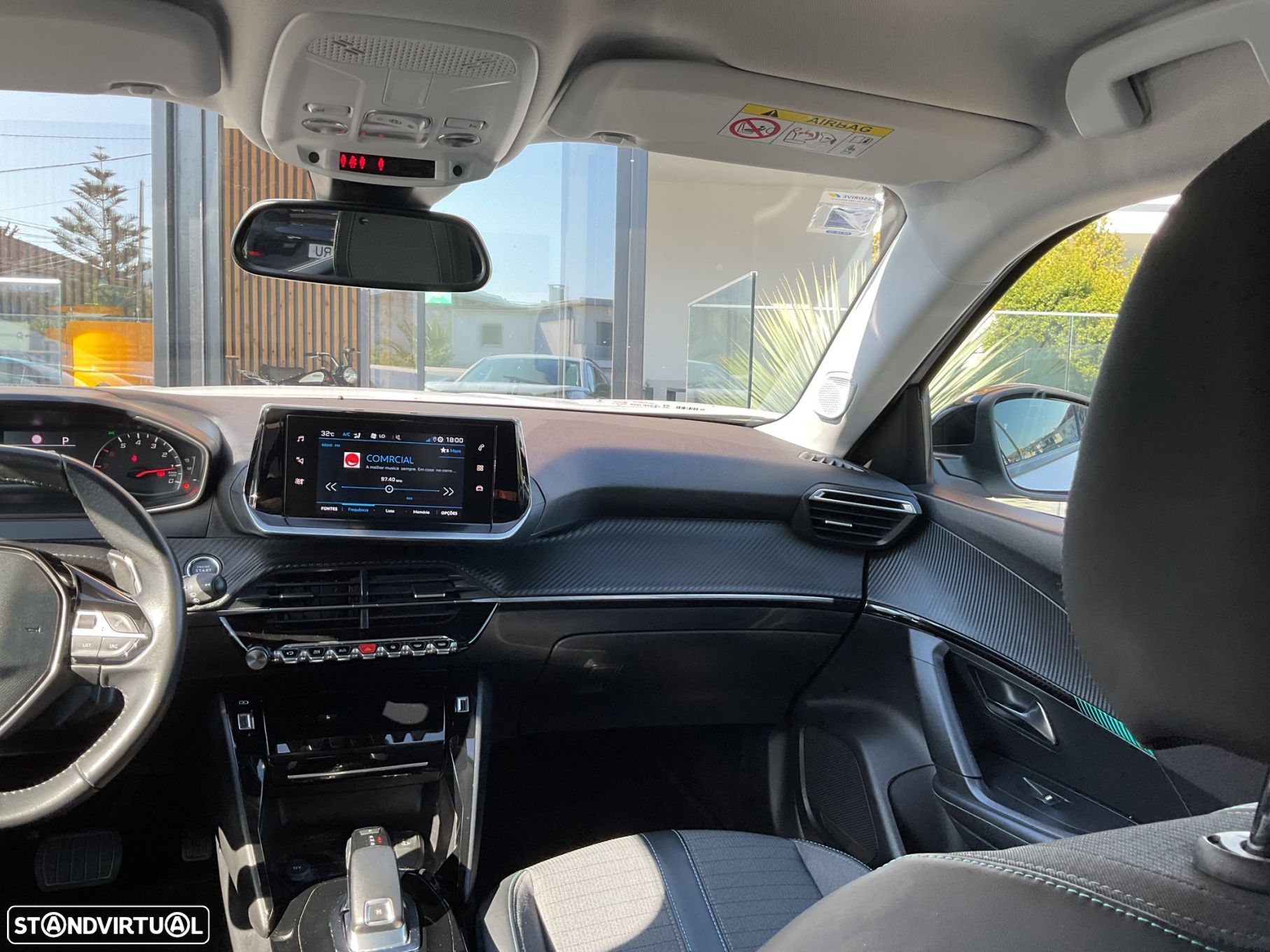 Peugeot 2008 1.2 PureTech Allure Pack EAT8 - 29