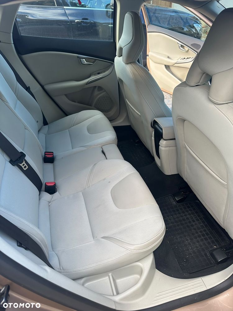 Volvo V40 D3 Summum - 13