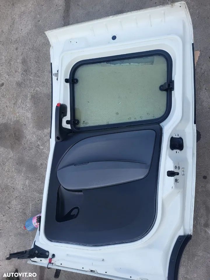 Vindem usa dreapta culisanta  laterala complecta  pentru Fiat Doblo 2014 - 5