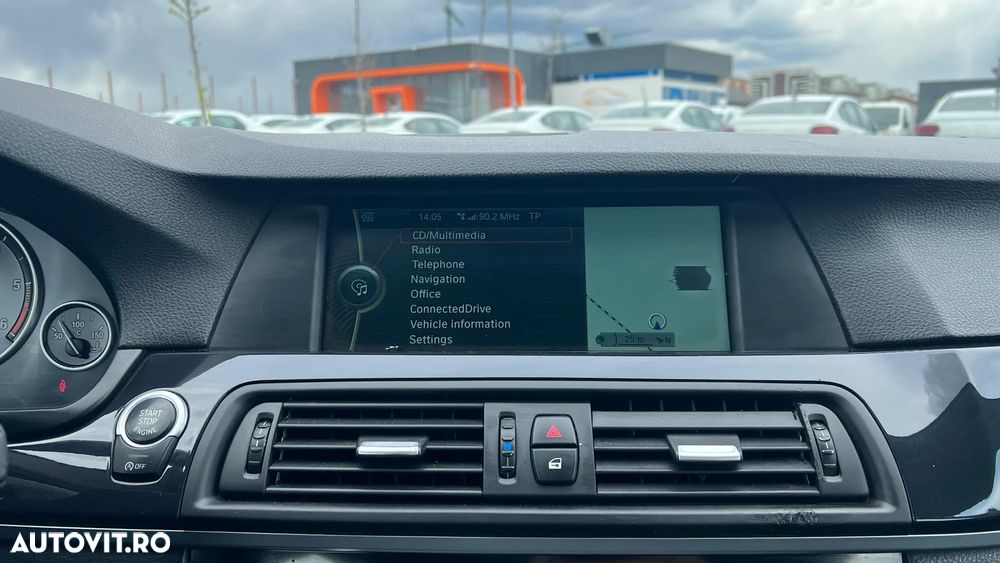 BMW Seria 5 525d xDrive - 12