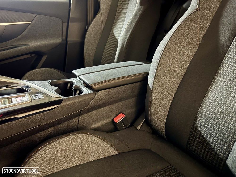 Peugeot 3008 1.2 PureTech Allure EAT8 — fotografia 30