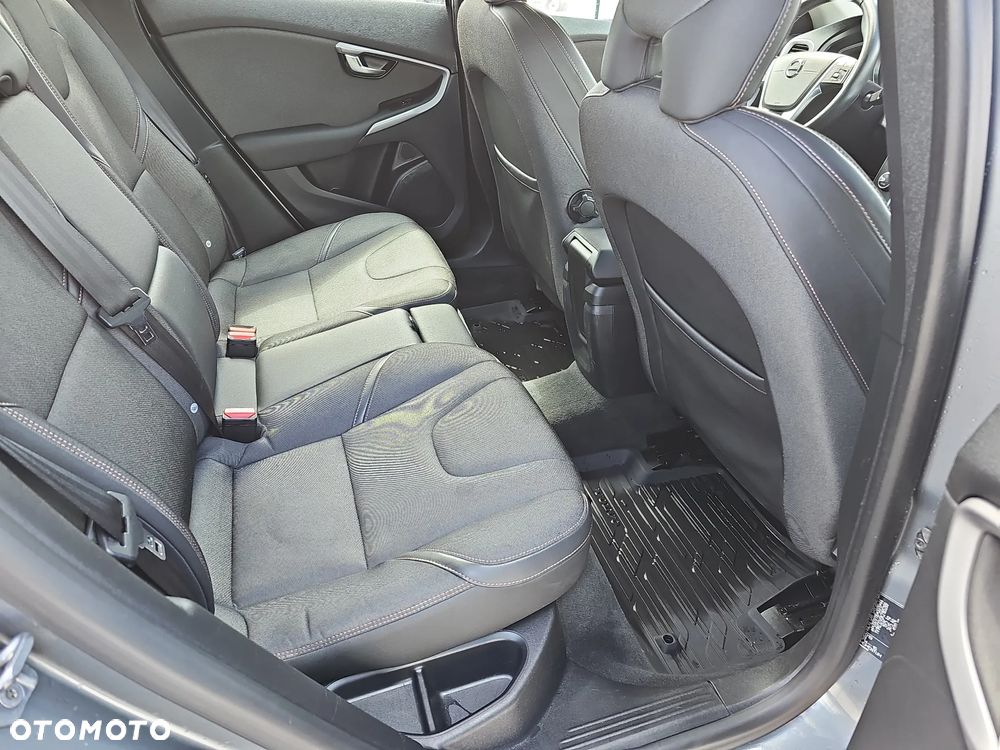 Volvo V40 T3 Drive-E Momentum - 22
