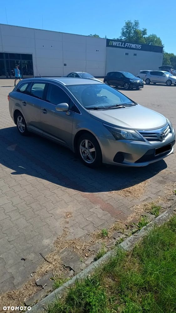 Toyota Avensis 2.0 D-4D Active - 10