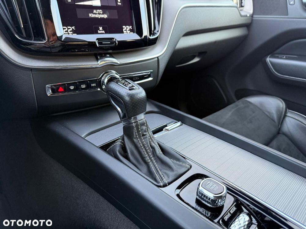 Volvo XC 60 D4 R-Design - 13