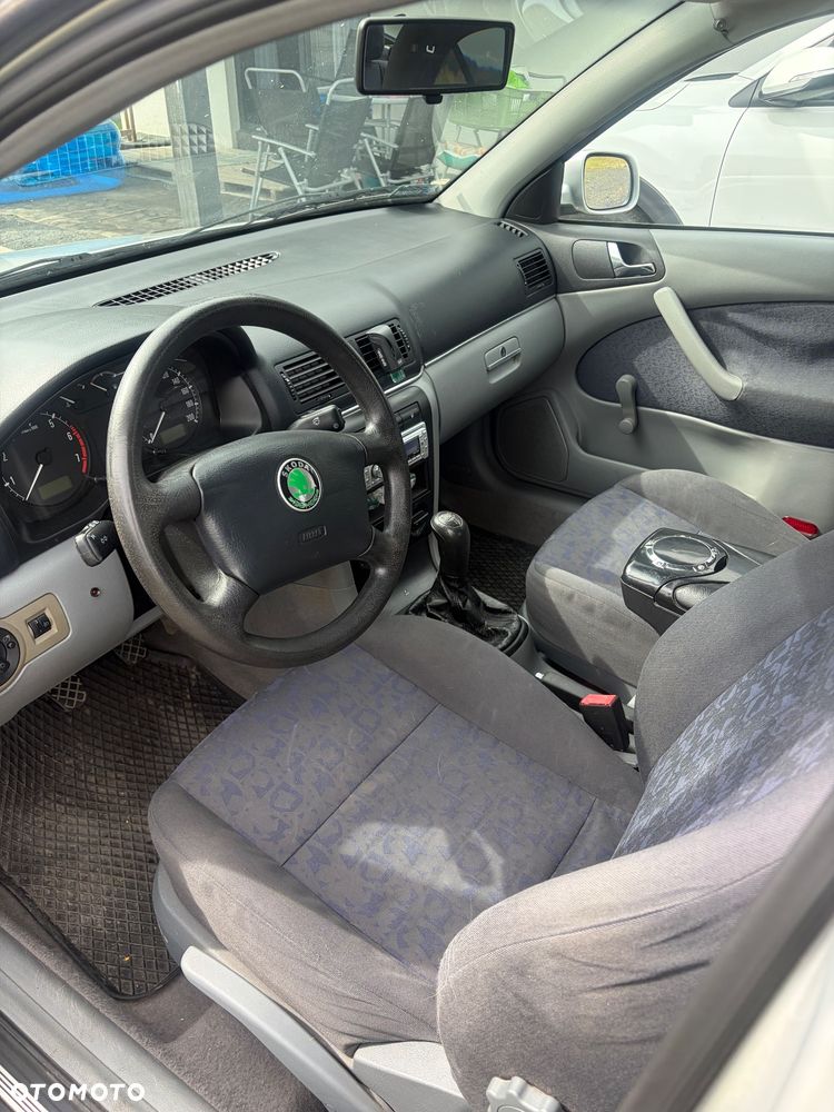Skoda Octavia 1.6 GLX - 3