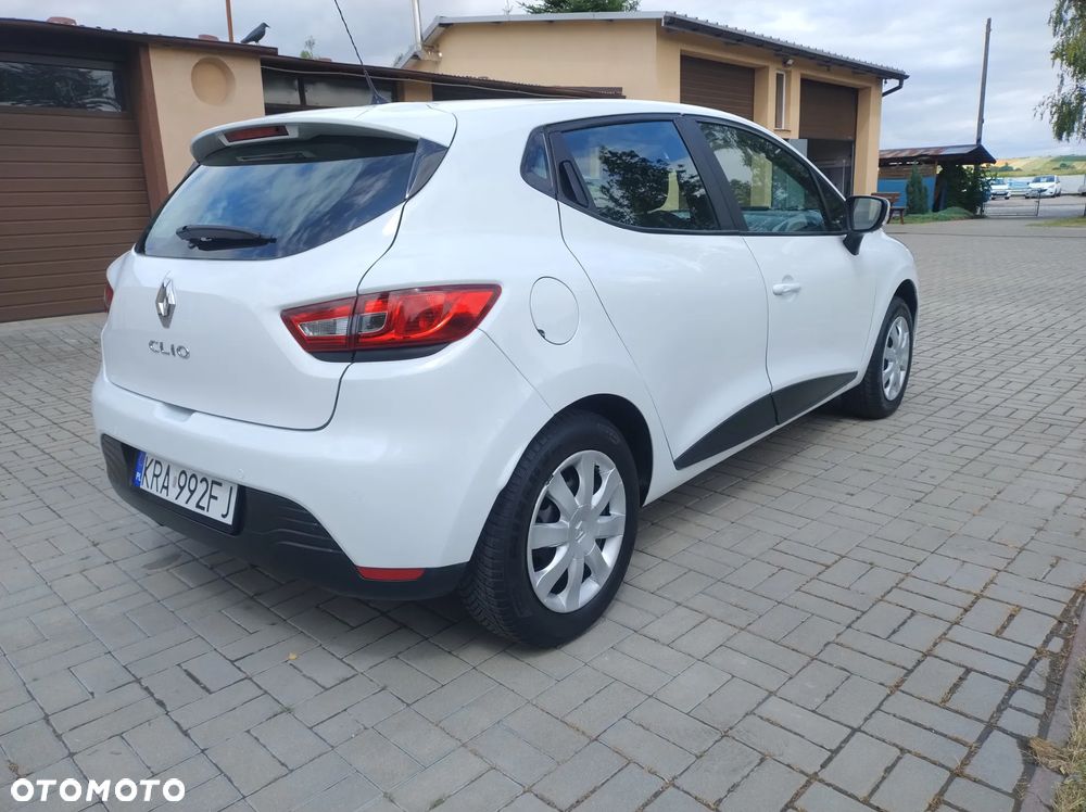 Renault Clio 1.2 16V 75 Life - 10