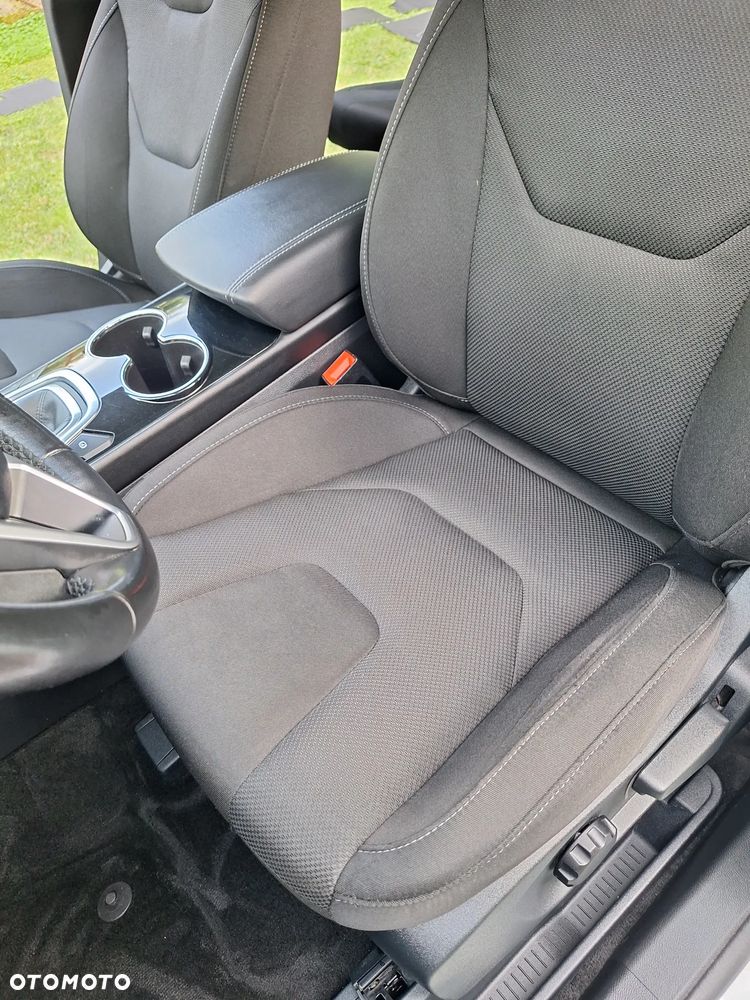 Ford S-Max - 17