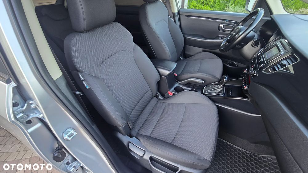 Kia Carens - 31