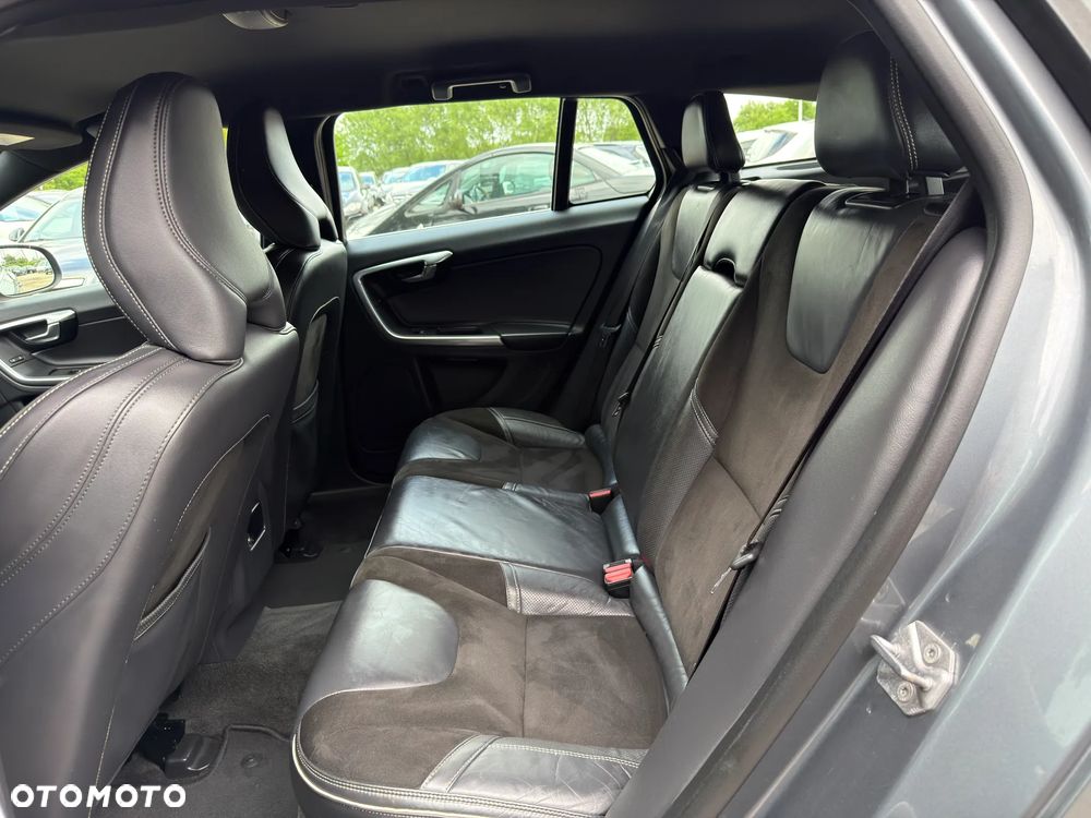 Volvo V60 D3 Drive-E R-Design Momentum - 25