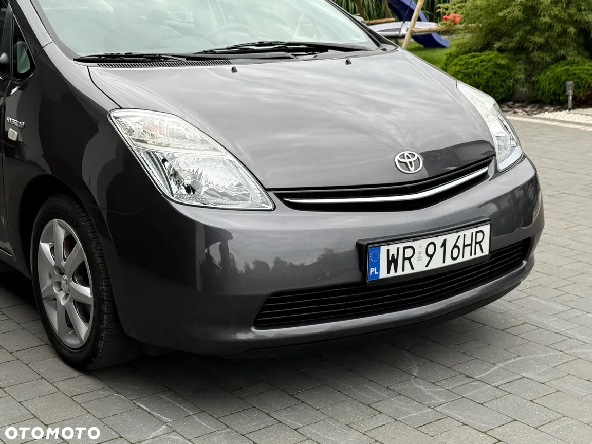 Toyota Prius (Hybrid) Sol - 37