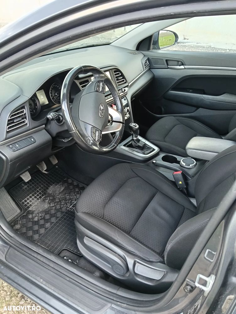Hyundai Elantra 1.6 MPi Comfort - 1