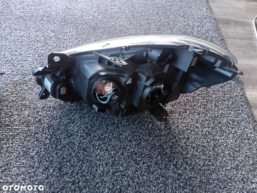 REFLEKTOR PRAWY LAMPA PRZÓD EU 8200459823 RENAULT CLIO 3 III 05-09 - 2